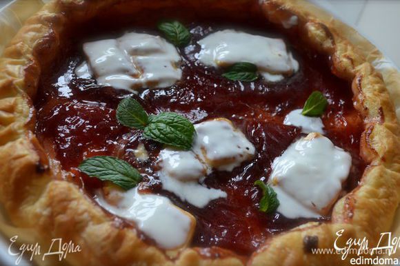 А еще можете порадовать своих детей вот такой вот простой в приготовлении "десертной пиццей"!!! :) http://www.edimdoma.ru/retsepty/53494-detskaya-pitstsa-sladkaya