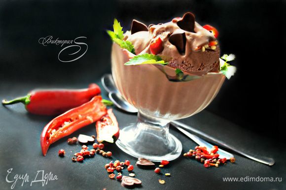 Наслаждайтесь прекрасным шоколадным вкусом мороженого и чудесной прохладой!