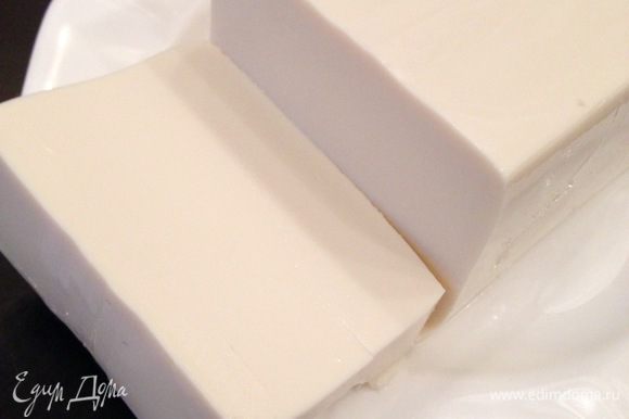 Не полезный майонез заменяем на взбитый шелковый тофу (важно брать именно такой тофу, т.к. он при взбивании приобретает шелковистую кремообразную структуру).