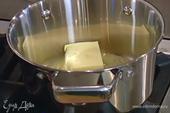 Растопить сливочное масло, добавить в тесто и еще раз вымешать.