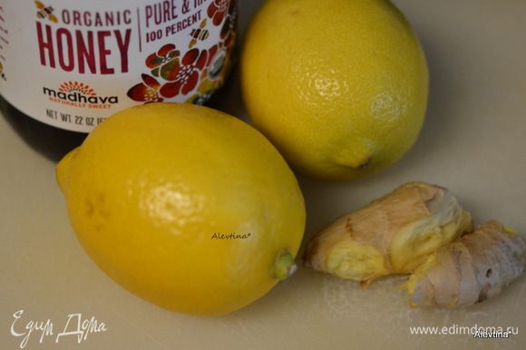 Приготовим натуральный жидкий мед, лимоны мытые, имбирный корень 5 см.