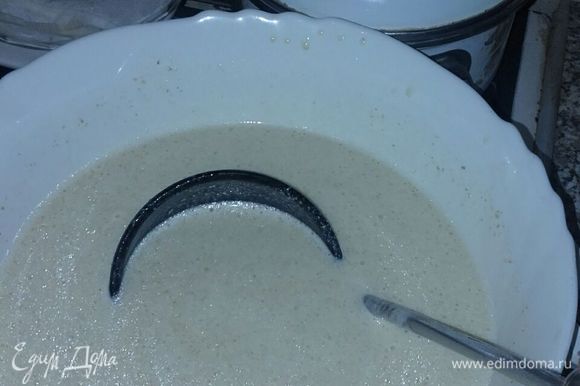 Так же в тесто следует добавить подсолнечное масло. Тесто следует регулярно помешивать перед отправкой блина на сковородку, т.к. мука тяжёлая, опускается на дно!