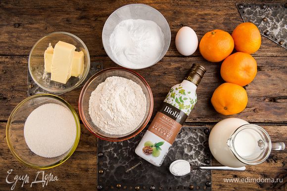 Для приготовления мандаринового пирога нам понадобятся следующие ингредиенты.