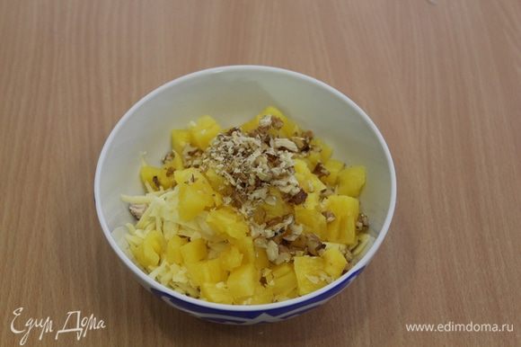 рецепт салата с курицей и ананасом и грецким орехом и кукурузой | Дзен