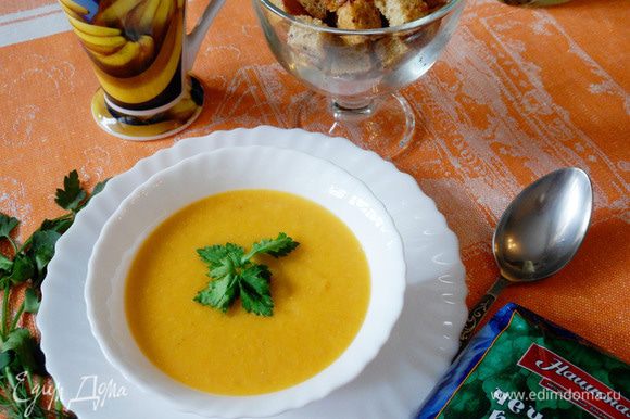 Суп-пюре из чечевицы — это не только сытно, полезно и питательно, но еще и очень вкусно! Приятного аппетита!
