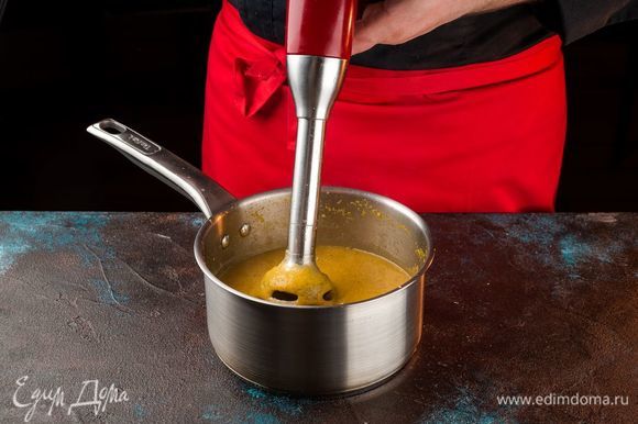 Остудите готовый суп, взбейте с помощью блендера до однородной консистенции.