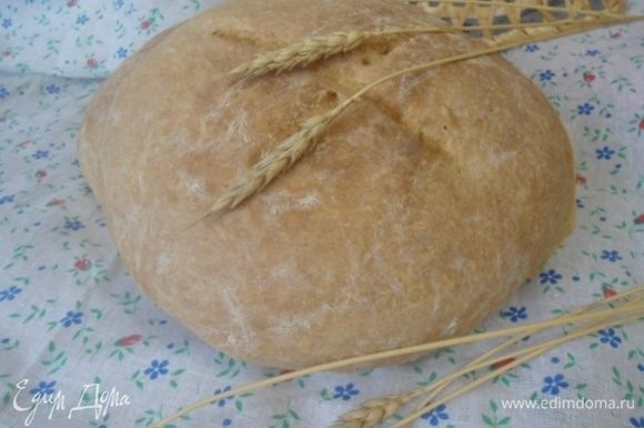 Румяный хлеб остудить на решетке.