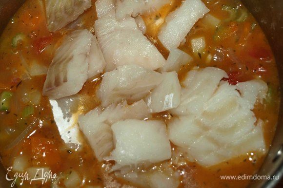 Добавить в суп и варить до готовности рыбы.