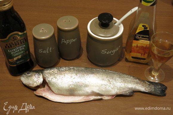 Подготовим продукты. Вес рыбы — потрошеная с головой и жабрами, 2 шт.