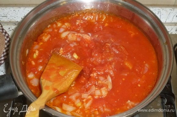 Добавить мелко нарезанный чили (если берете) и томаты с тимьяном. Добавить уксус и приправить солью и перцем по вкусу. Уварить немного. Измельчить в блендере.