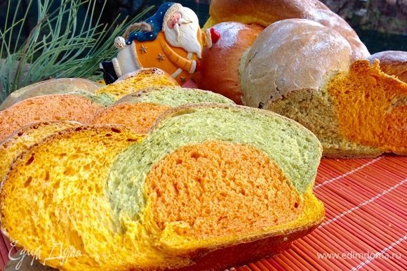 Радостно-красочный хлебушек с ароматом базилика и паприки. Каждый цветной кусочек этого хлеба имеет свой вкус и свой аромат.