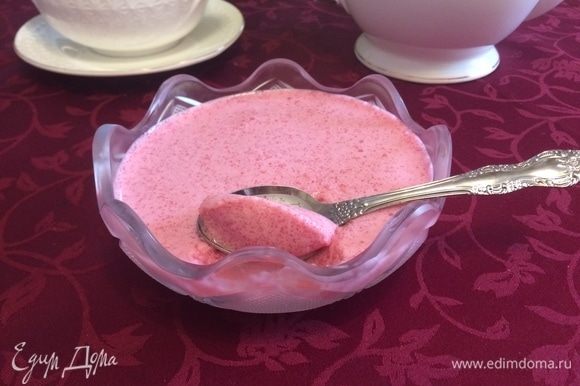 На десерт был ягодный мусс из вишни. Рецепт здесь: https://www.edimdoma.ru/retsepty/112432-yagodnyy-muss.