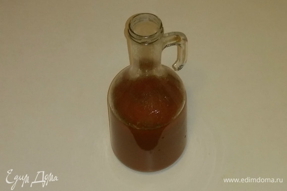 Сушеный базилик я добавляю сразу в томатный сок до начала приготовления, чтобы базилик лучше раскрыл свой вкус и аромат.