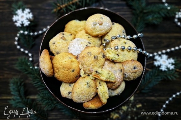 Печенье получается вкусное, мягкое и рассыпчатое. С наступающим Новым годом и Рождеством. Счастливых и вкусных праздников.