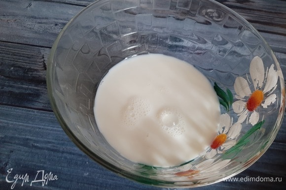 В стакан холодного молока высыпала пакетик крема тирамису. Его фото не добавляю.