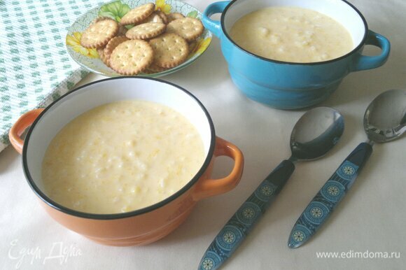 Разложить кашу по тарелкам. По вкусу посыпать молотой корицей. Приятного аппетита!