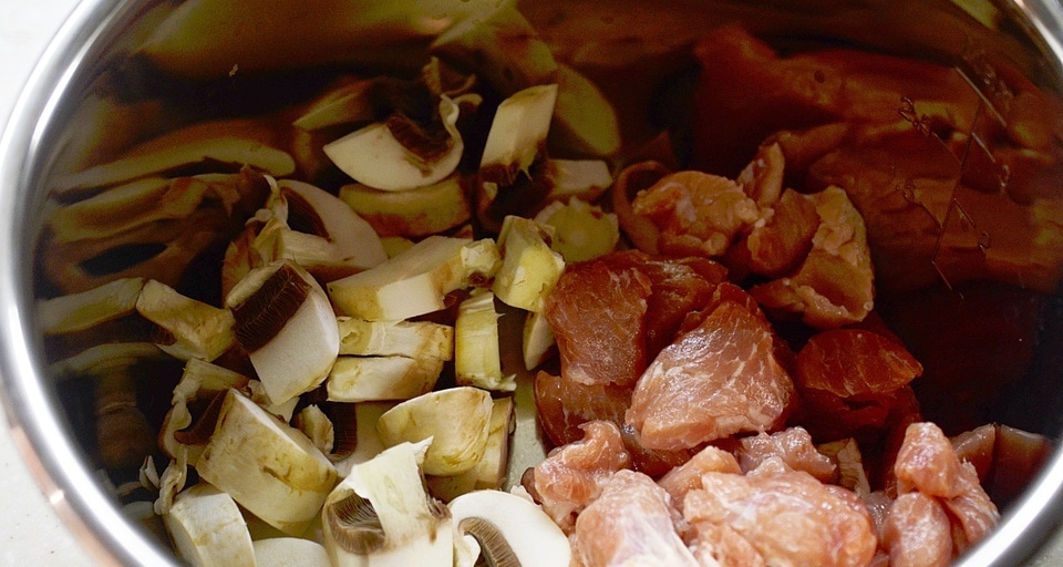 Свинина с ананасами и грибами в духовке