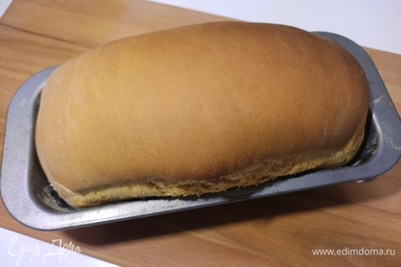 Выпекать хлеб в предварительно разогретой до 200°C духовке в течение 35 минут.