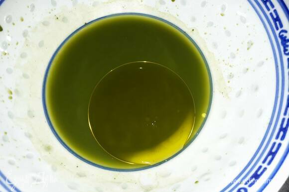 Для кружев смешайте воду, лимонный сок, соль, масло и муку (у меня еще чай матча, поэтому на фото тесто зеленое).