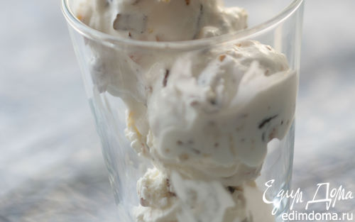 Рецепт Мороженое с сухофруктами, орехами и ромом
