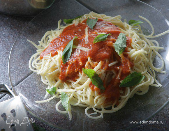 Спагетти с имбирем и помидорами
