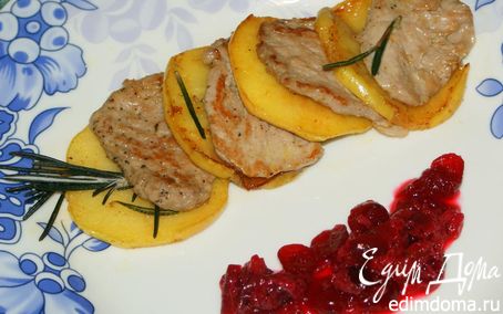 Рецепт Телятина с яблоком и ягодным соусом