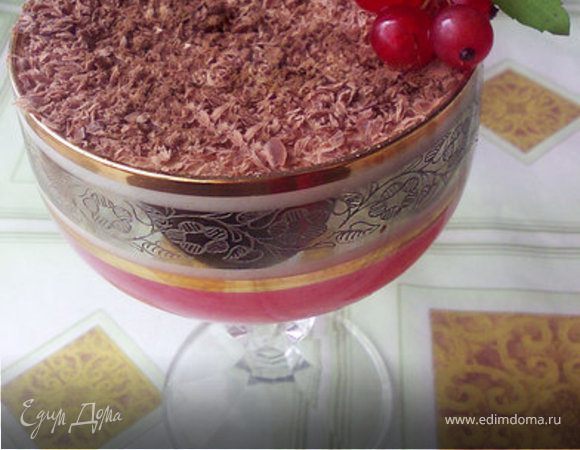 Десерт из красной смородины и сливок
