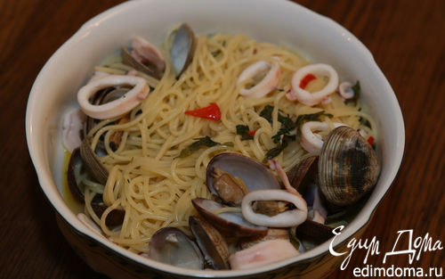 Рецепт Спагетти с мидиями, кальмарами и просекко