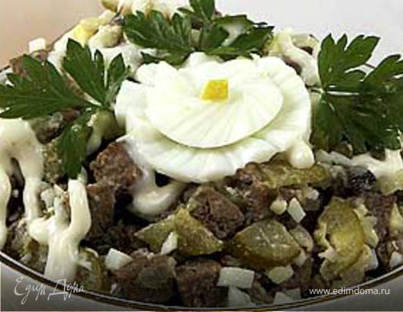 Салат с говяжьей печенью и маринованными грибами
