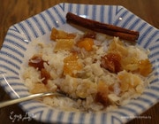 Рисовая каша с корицей, медом и сухофруктами