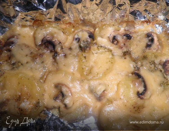 Картофель с грибами запеченый под сыром