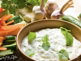 Цацики — соус из йогурта и свежего огурца
