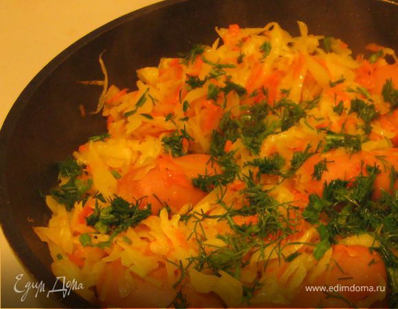 Рецепт Тушеная капуста с картошкой и сосисками. Калорийность, химический состав и пищевая ценность.
