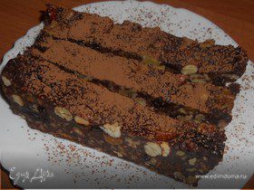 Холодный шоколадный торт с орехами и черносливом