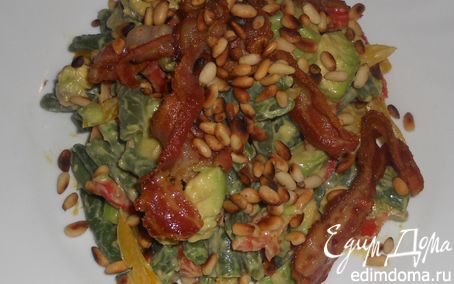 Рецепт Теплый овощной салат с авокадо и хрустящим беконом