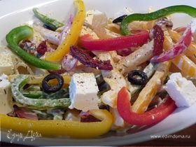 Средиземноморский салат с макаронами
