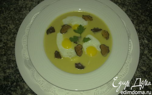 Рецепт Крем суп с трюфелями и перепелиными яйцами (Leek soup with quail's eggs and truffles)
