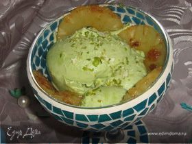 Мороженое из авокадо с жареным ананасом