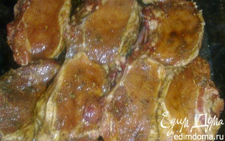 Рецепт Запеченые свиные стейки в чесночном соусе