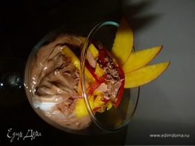 Шоколадный мусс с манго и перчиком чили