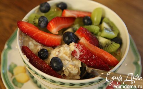 Рецепт Злаковые хлопья с фруктами, ягодами и орехами
