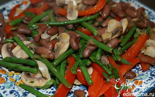 Рецепт Теплый салат из фасоли со сладким перцем и грибами