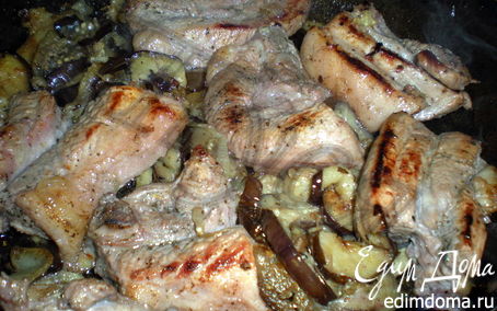 Рецепт Свинина в вишнёвом соке с баклажанами