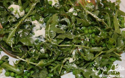 Рецепт Салат из зеленого горошка с козьим сыром и мятой