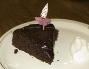 Шоколадно-медовый торт в шоколадной глазури