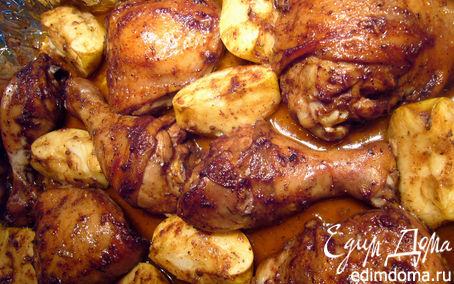 Рецепт Курица под пряным маринадом, запеченная с яблоками