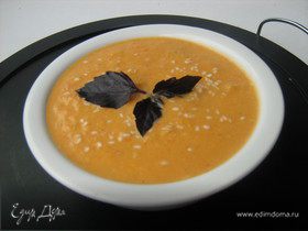 Суп из запечённой тыквы с грушами, сладким перцем и имбирём