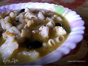 Рыбный суп с цветной капустой и маслинами