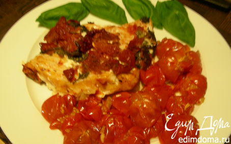 Рецепт Рыбка, запеченная с вялеными томатами и базиликом, + помидорчики-черри, запеченные с чесноком