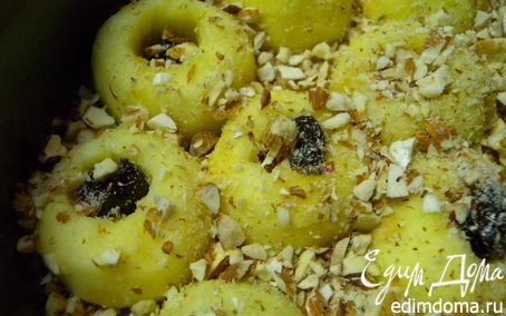 Рецепт Яблочный пирог с миндалем и финиками (со злаковыми хлопьями)